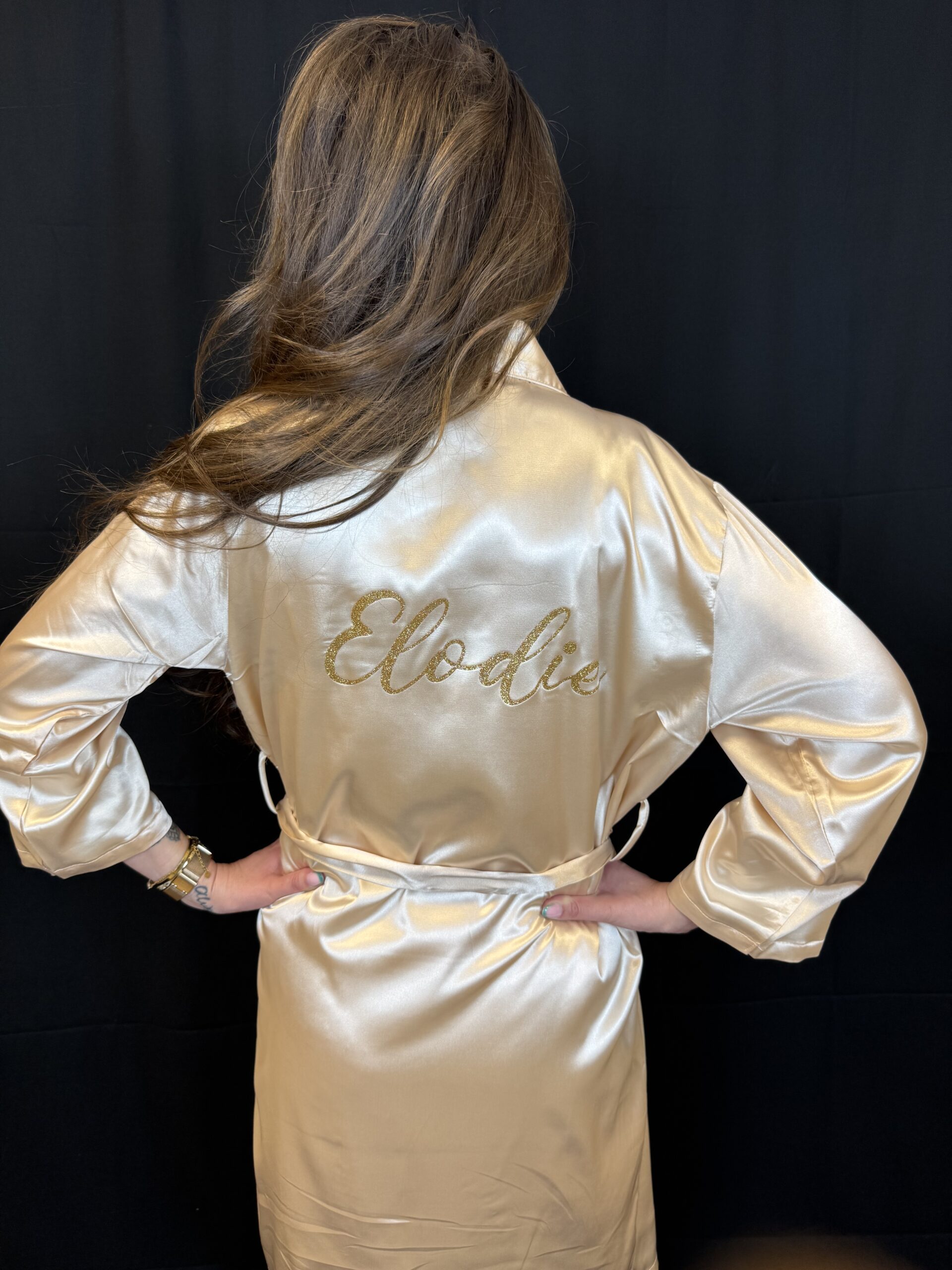 Peignoir de luxe en satin, le tout personnalisé. Idéal pour un cadeau d'anniversaire, de mariage ou d'enterrement de vie de jeune fille unique