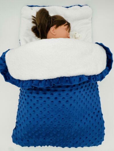 Nid d'ange bébé en velours Minky personnalisé. Un cadeau de naissance unique et original pour un nouveau né. Cadeau de naissance