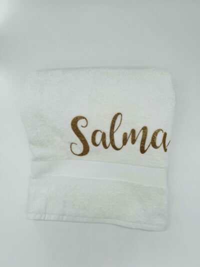 Serviette de bain femme personnalisée. Un cadeau d'anniversaire original et personnalisé